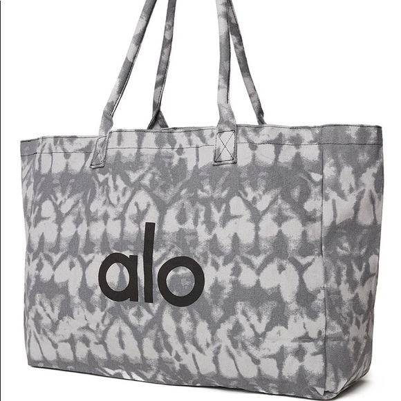 ALO Yoga Handbags - Alo Yoga Shopper Tote